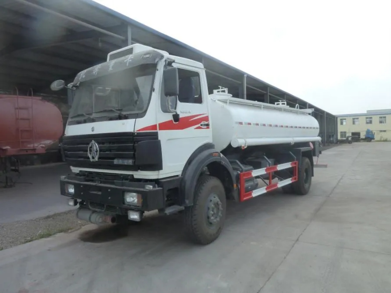 Beiben 4WD 10000 Liters Fuel Dispenser Truck (2)