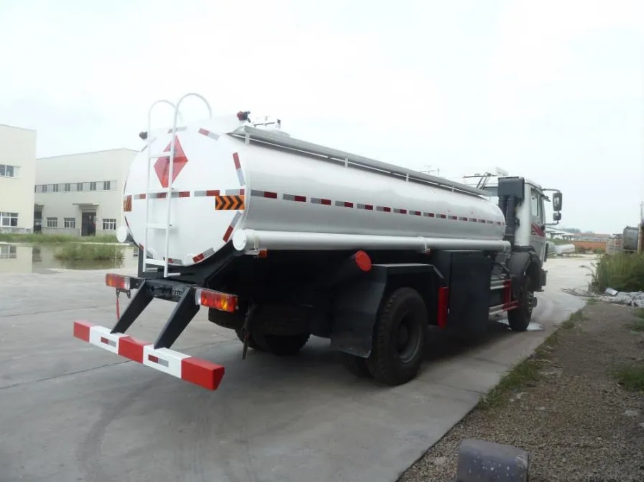 Beiben 4WD 10000 Liters Fuel Dispenser Truck (7)