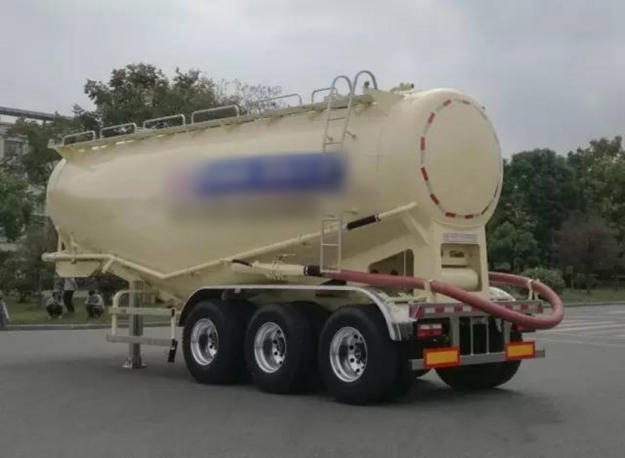 CAMC Pneumatic Trailer​, Strong Debut! (10)