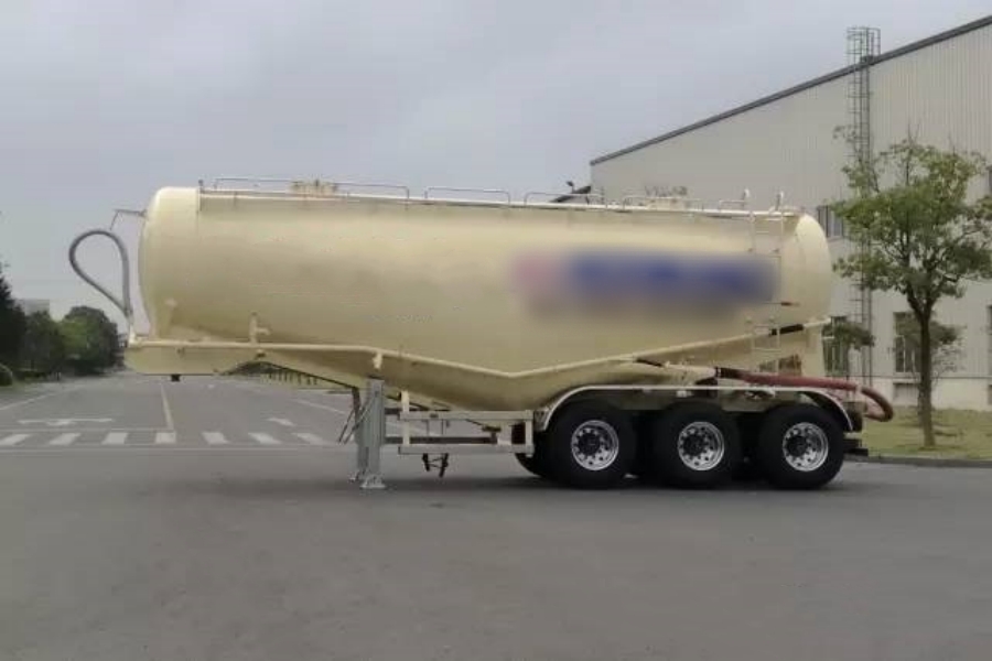 CAMC Pneumatic Trailer​, Strong Debut! (5)
