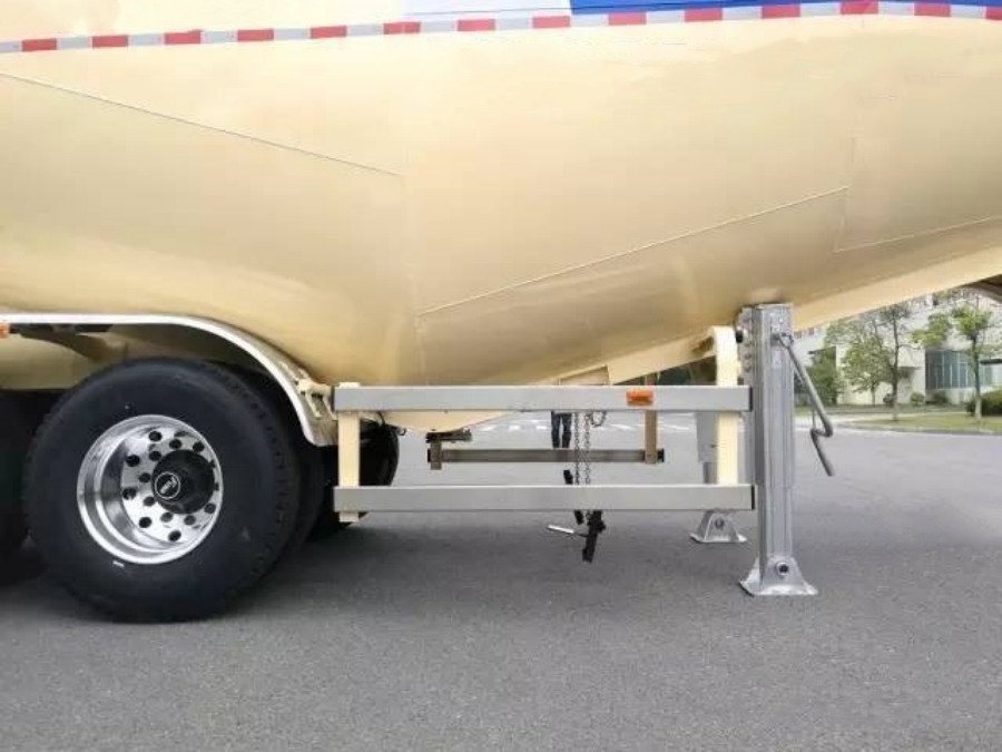 CAMC Pneumatic Trailer​, Strong Debut! (6)