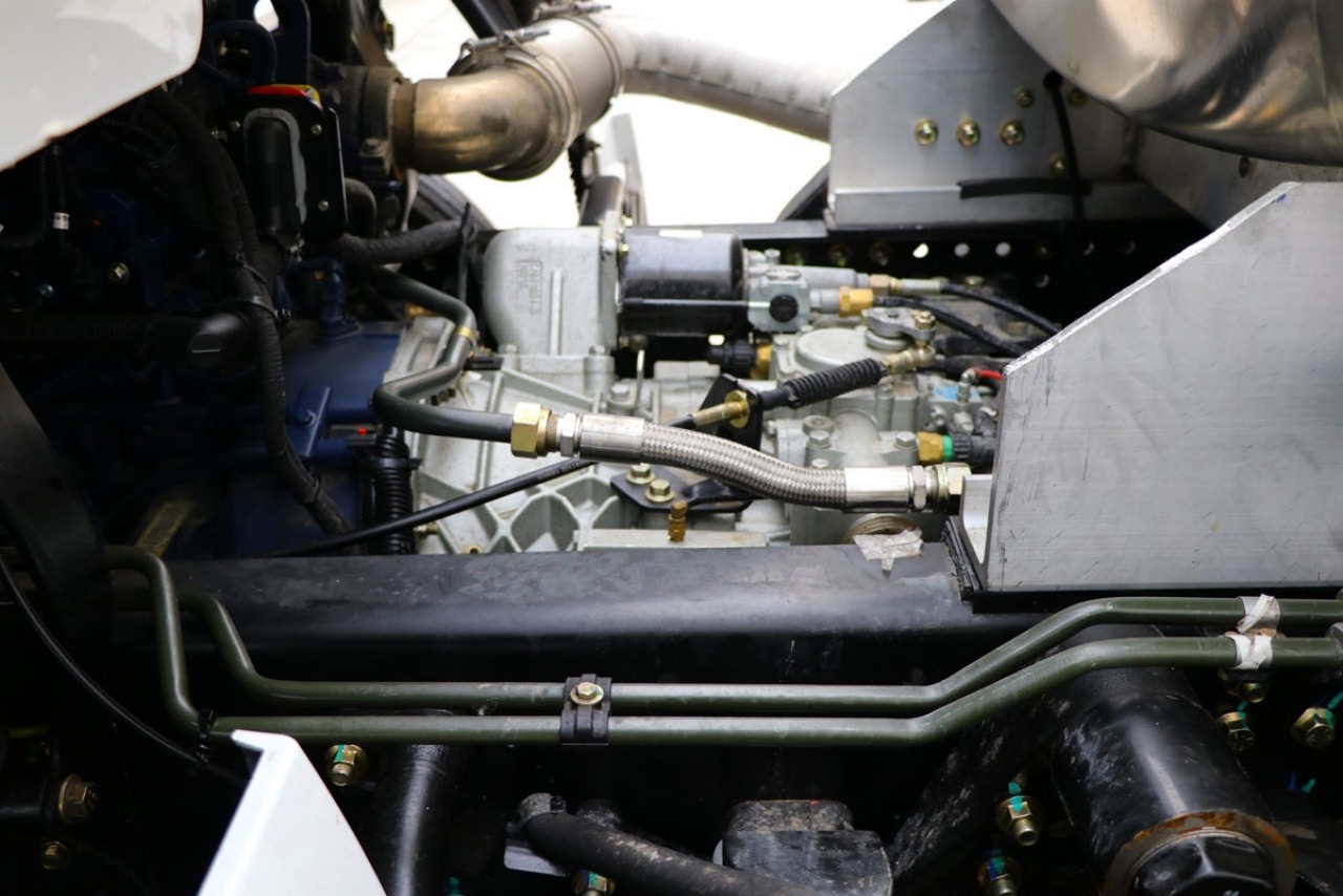 Detailed Illustration of the Shacman M6000 Fuel Tank Lorry (23)