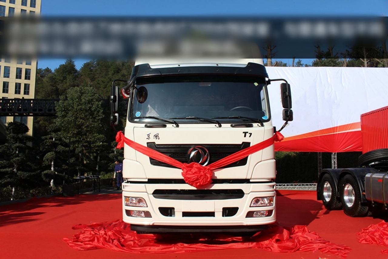 Dongfeng T7 8x4 31 CBM Fuel Tanker Lorry Detailed Overview (2)