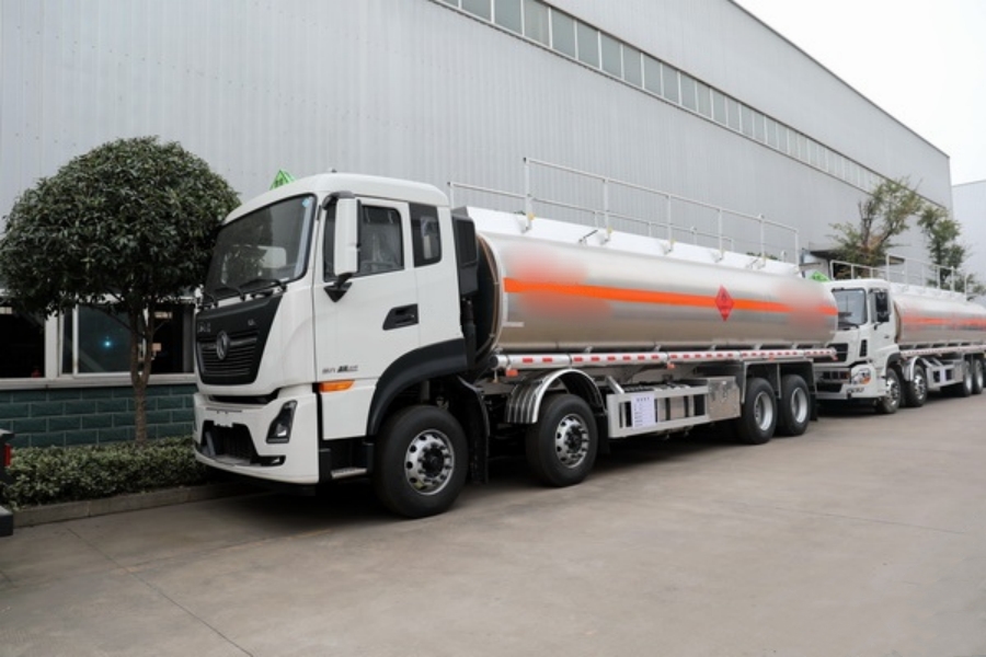 Dongfeng Tianlong 8x4 EURO VI 30 CBM Aluminum Fuel Tanker Truck – Upgraded for Enhanced Reliability!