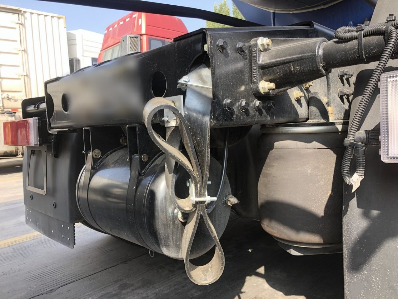 Dongfeng Tianlong KL Fuel Tanker Truck — The Eco-Friendly Choice! (17)
