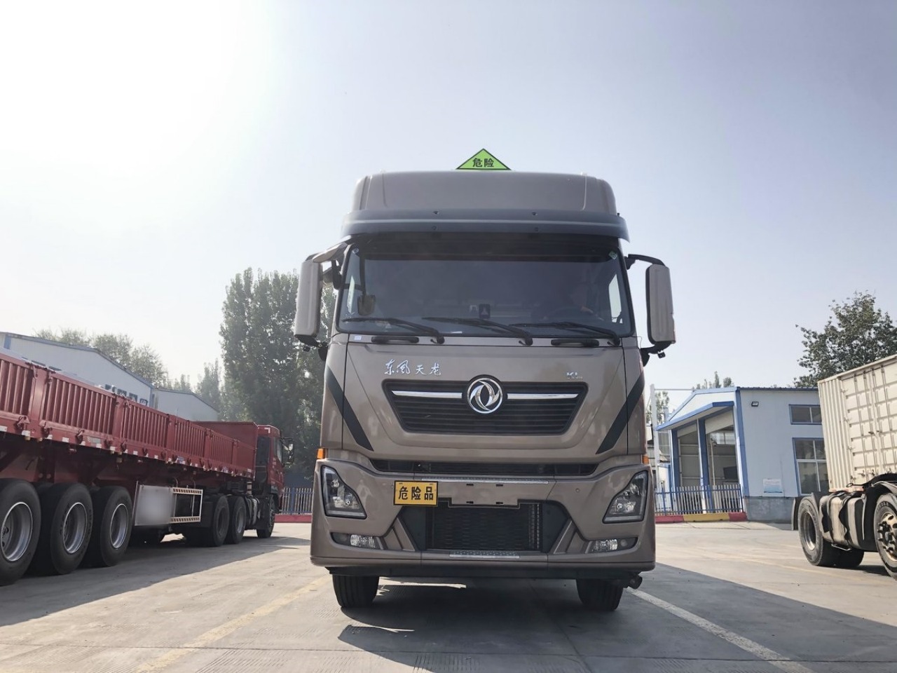 Dongfeng Tianlong KL Fuel Tanker Truck — The Eco-Friendly Choice! (2)