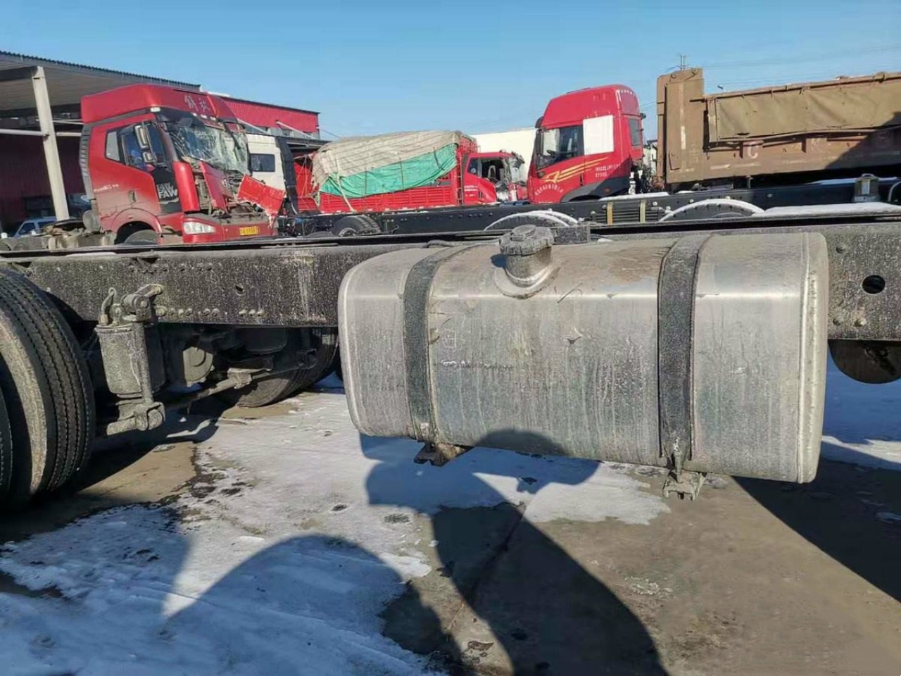 FAW J6 8x4 Fuel Tanker Lorry – Customized Fuel Tank Lorry Chassis Illustrated (4)