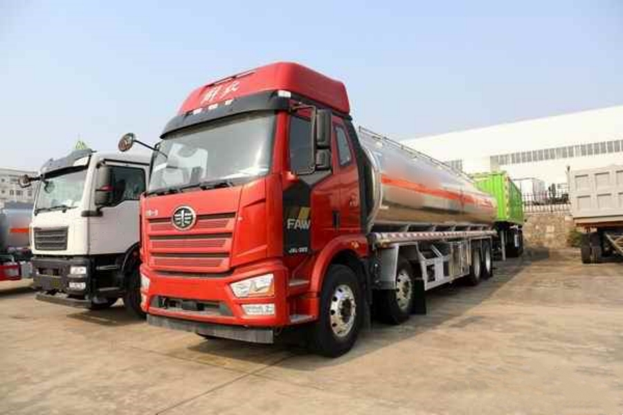 FAW J6L 8X4 32 CBM Aluminum Fuel Tanker Truck — Safety First!