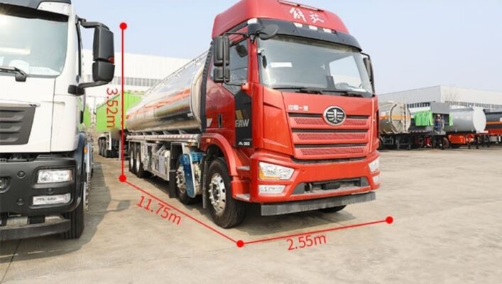FAW J6L 8×4 EURO VI 32 CBM Aluminum Fuel Tanker Truck – Dual Benchmark for Power and Fuel Efficiency!