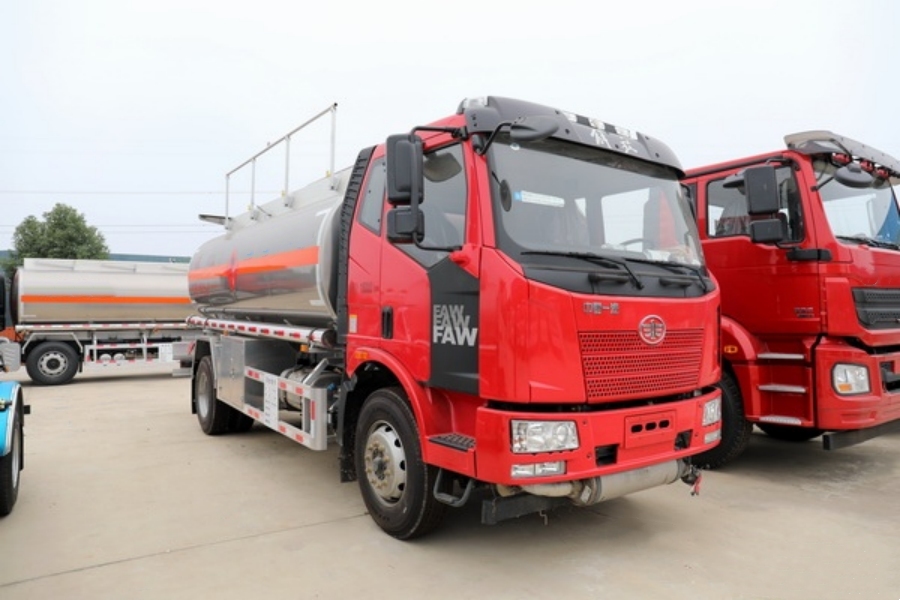 FAW J6L Single-Axle EURO V 15 CBM Aluminum Fuel Tanker Truck – Economical and Affordable!