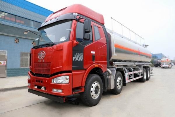 FAW J6M 8x4 30 CBM Aluminum Fuel Delivey Truck — Reliable Quality!
