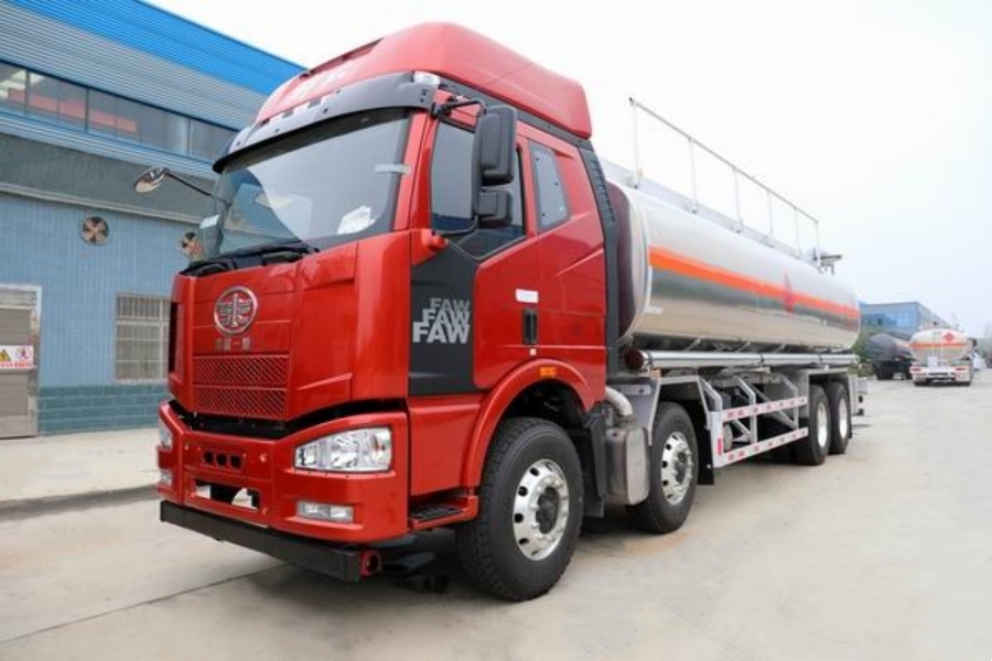 FAW J6M 8x4 30 CBM Aluminum Fuel Delivey Truck — Reliable Quality!