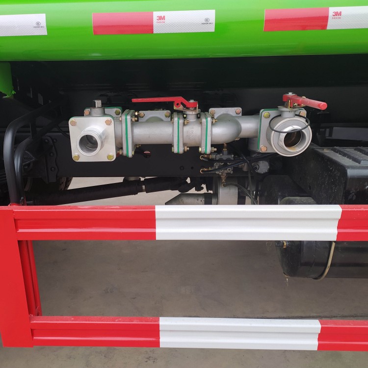 FAW Water Bowser 8000L (5)
