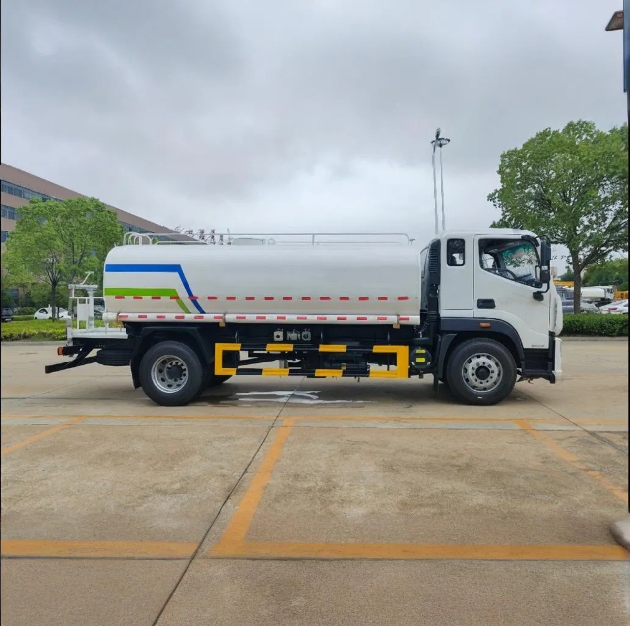 FOTON 9000 Liters Water Tanker Truck (4)