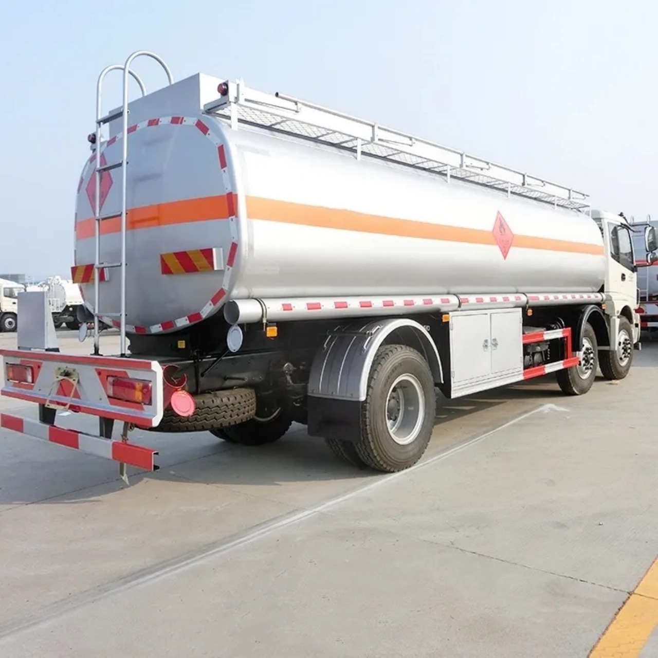 Foton Auman 18000 Liters Fuel Tanker Truck (6) Foton Auman 18000 Liters Fuel Tanker Truck (6)