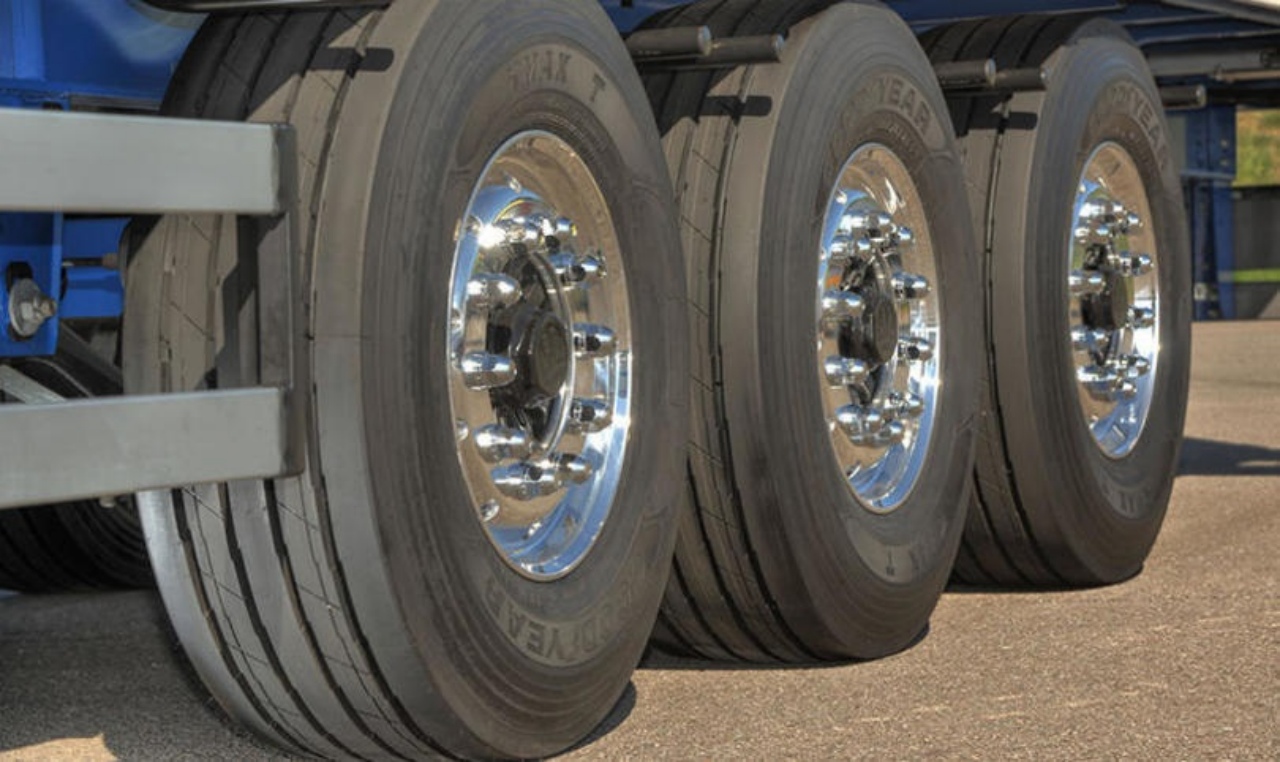 Foton Auman EST 49 CBM Fuel Tanker Truck – Designed for Long-Haul Logistics Transport! (10)