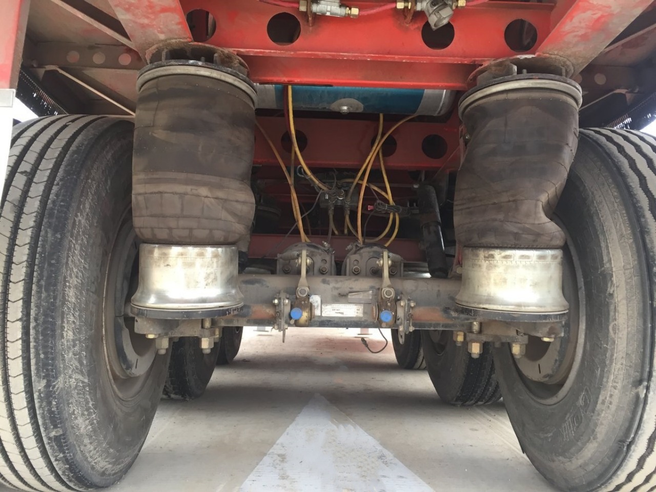 Foton Auman EST 49 CBM Fuel Tanker Truck – Designed for Long-Haul Logistics Transport! (15)