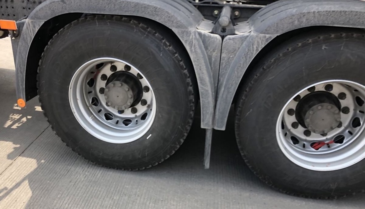 Foton Auman EST 49 CBM Fuel Tanker Truck – Designed for Long-Haul Logistics Transport! (6)