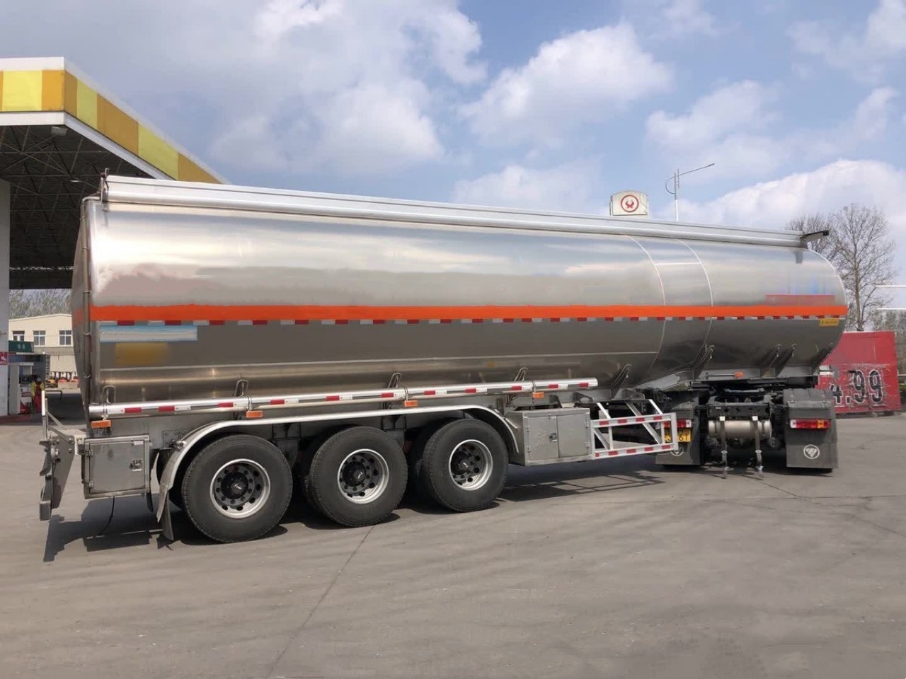 Foton Auman EST 49 CBM Fuel Tanker Truck – Designed for Long-Haul Logistics Transport! (7)