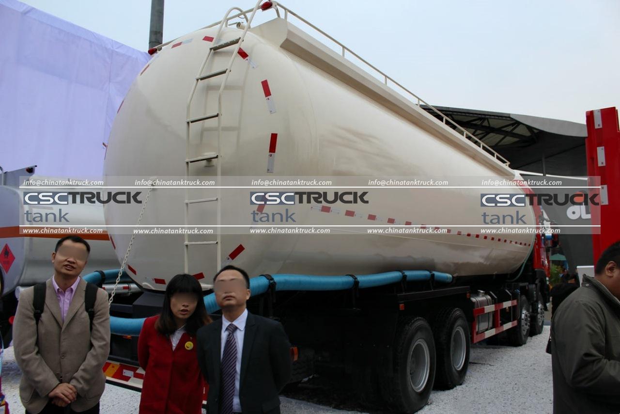 Genlyon C100 37 CBM Pneumatic Truck (5) Genlyon C100 37 CBM Pneumatic Truck (5)