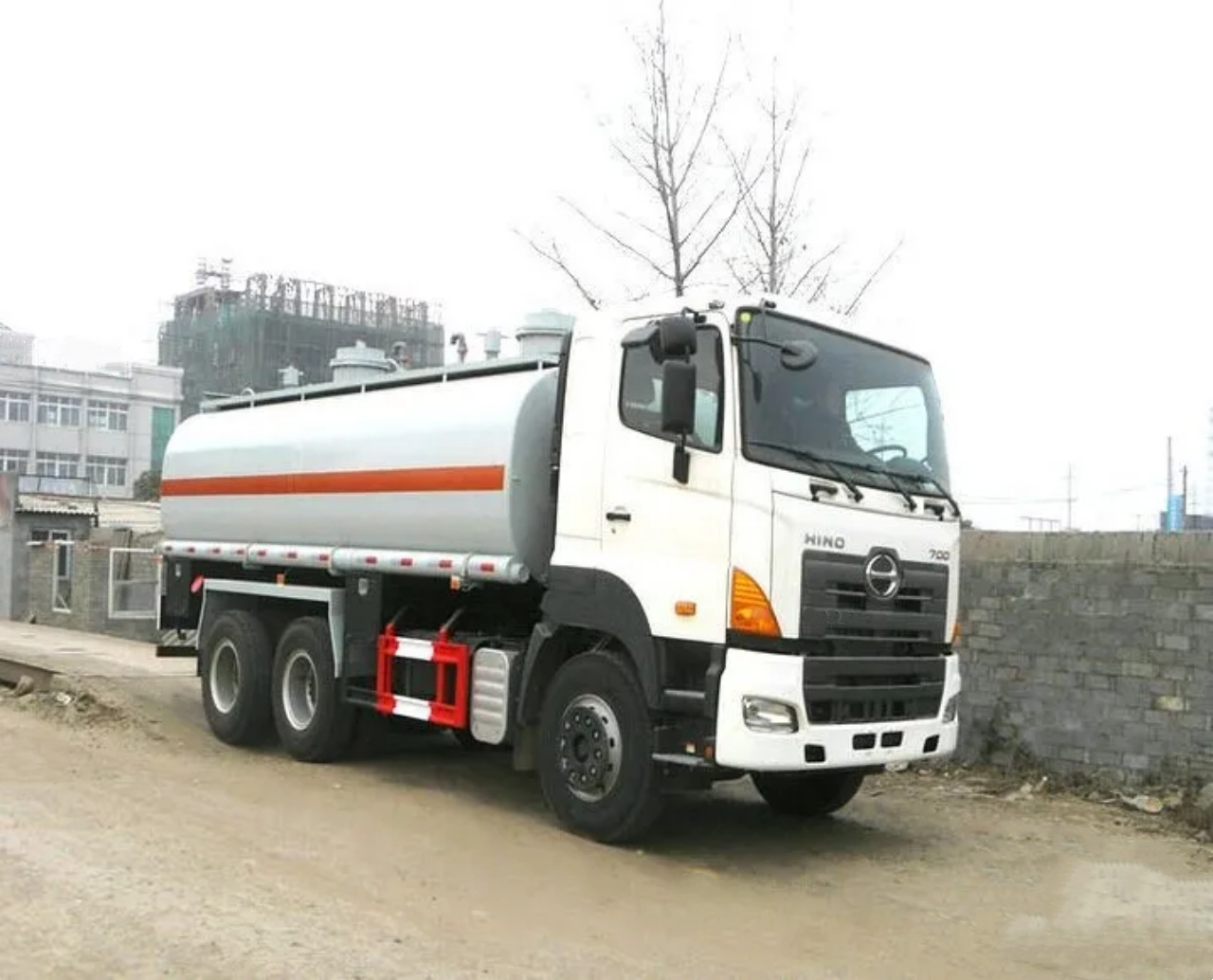 HINO 700P 25000 Liters Mobile Fuel Truck (4) HINO 700P 25000 Liters Mobile Fuel Truck (4)