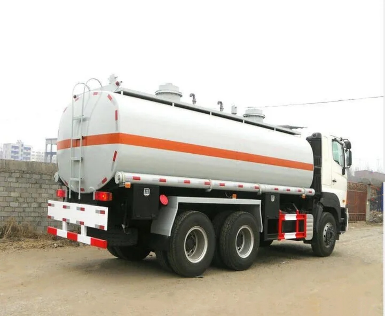 HINO 700P 25000 Liters Mobile Fuel Truck (5) HINO 700P 25000 Liters Mobile Fuel Truck (5)