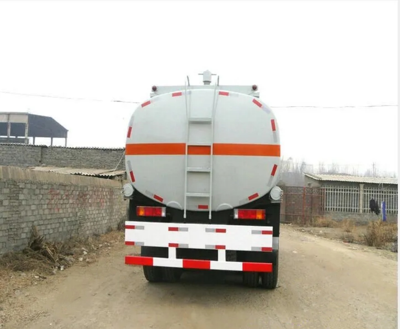 HINO 700P 25000 Liters Mobile Fuel Truck (6) HINO 700P 25000 Liters Mobile Fuel Truck (6)
