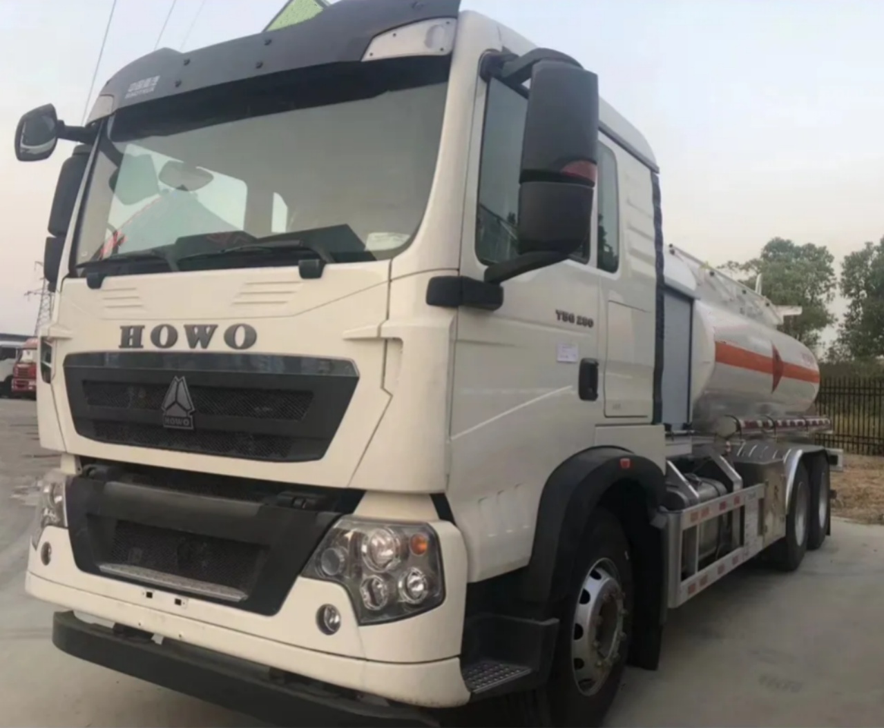 HOWO 20000 Liters Aircraft Refueling Truck (2)