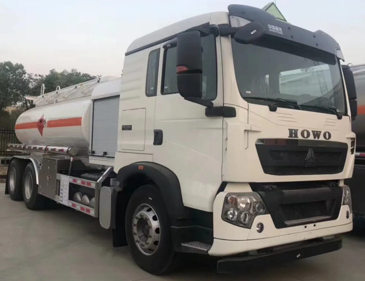 HOWO 20000 Liters Aircraft Refueling Truck