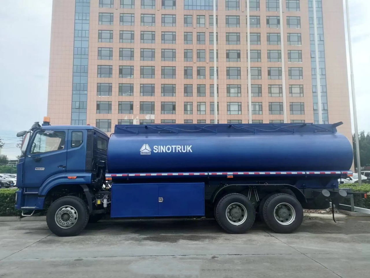 HOWO 20000 Liters Fuel Tanker Lorry (3)