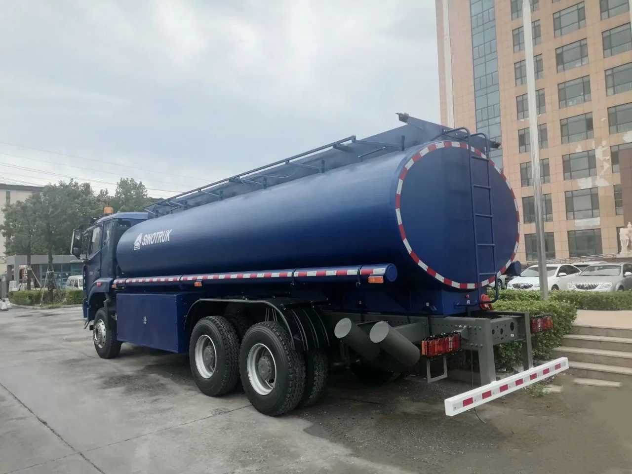 HOWO 20000 Liters Fuel Tanker Lorry (4)