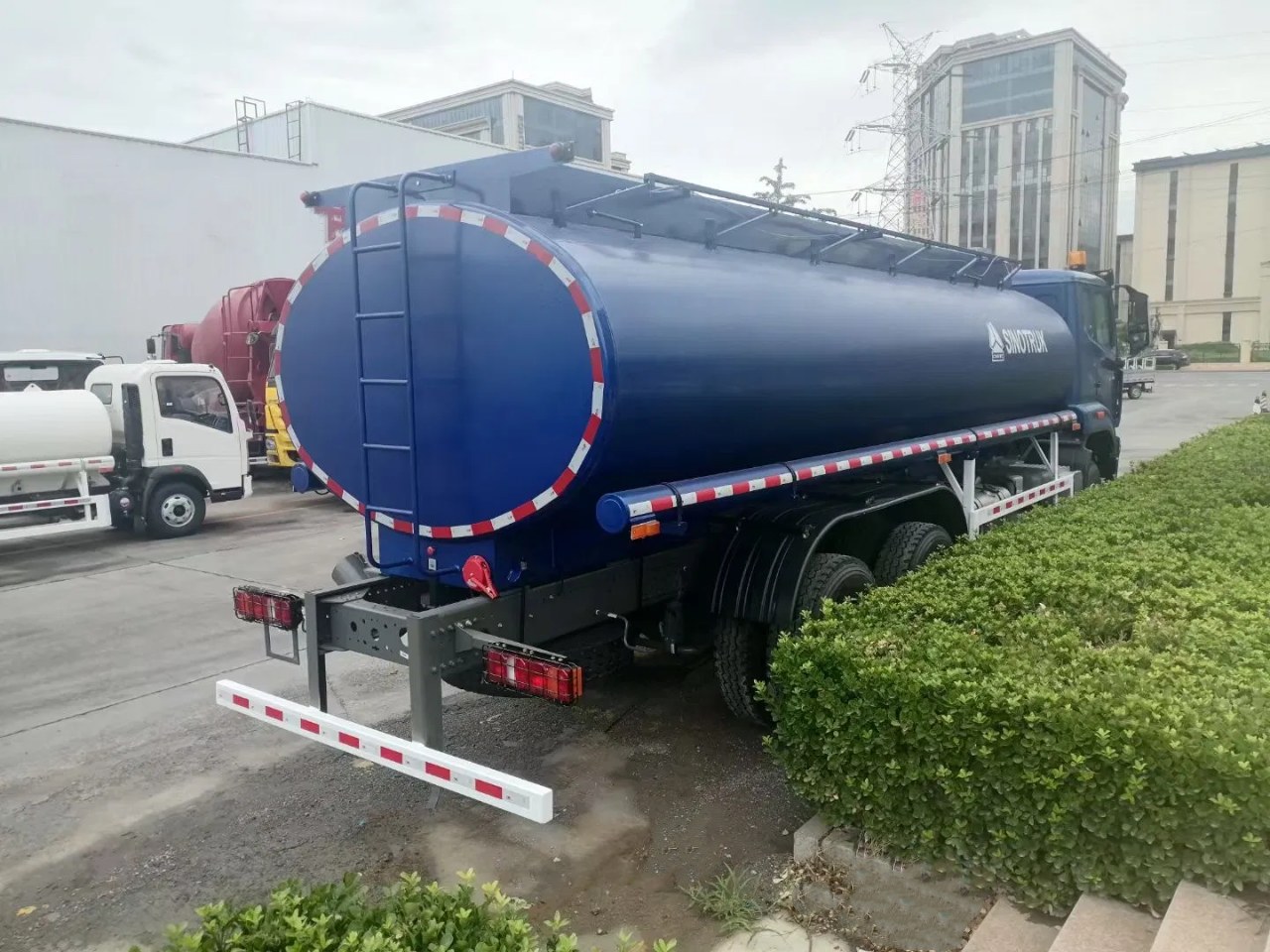 HOWO 20000 Liters Fuel Tanker Lorry (5) HOWO 20000 Liters Fuel Tanker Lorry (5)