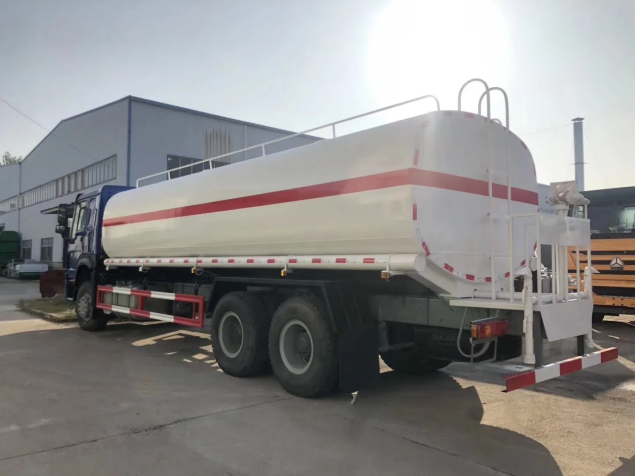HOWO 20000 Liters Water Delivery Truck (5) HOWO 20000 Liters Water Delivery Truck (5)