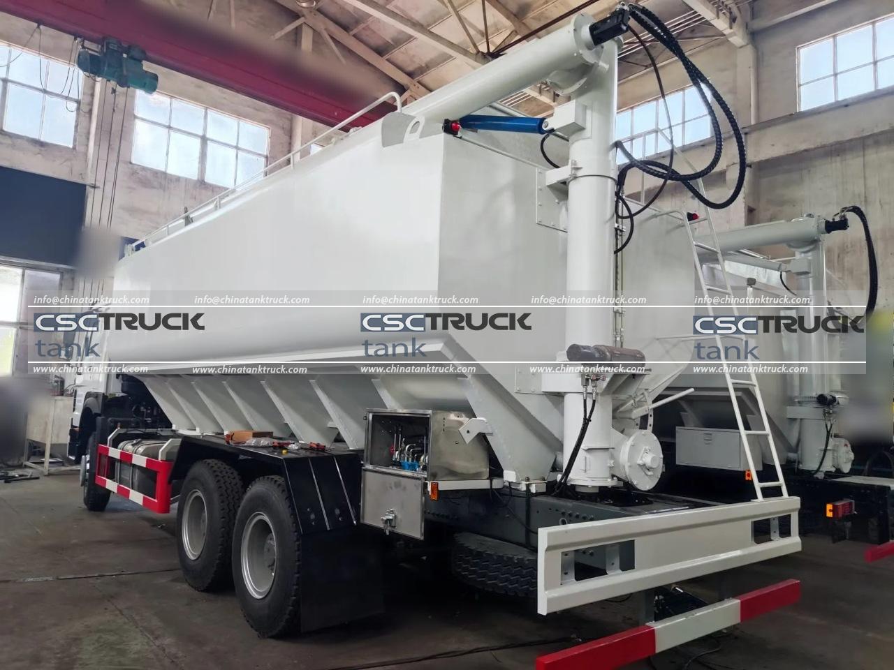 HOWO 30 CBM Bulk Feed Transport Truck (2)