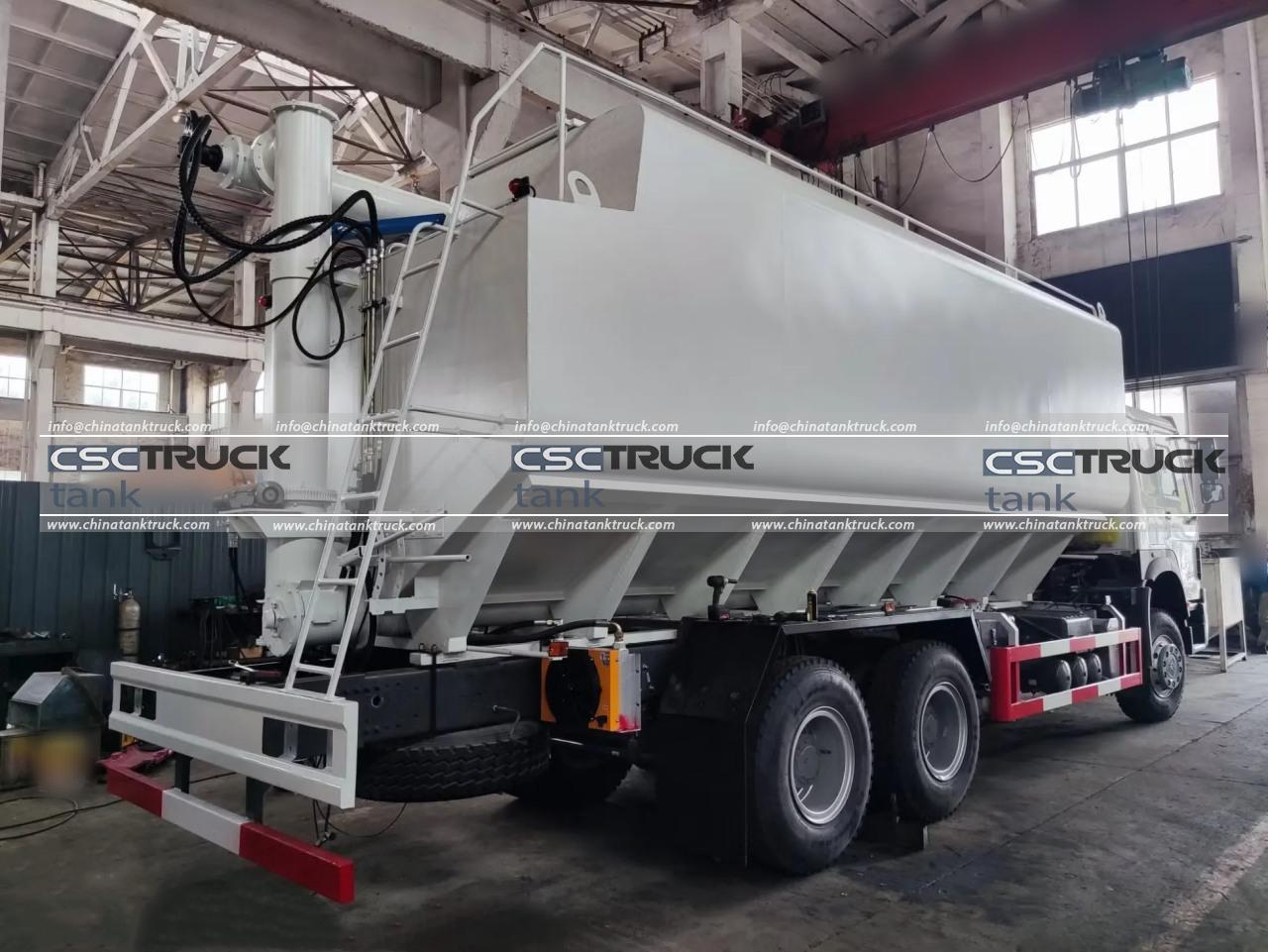 HOWO 30 CBM Bulk Feed Transport Truck (4) HOWO 30 CBM Bulk Feed Transport Truck (4)