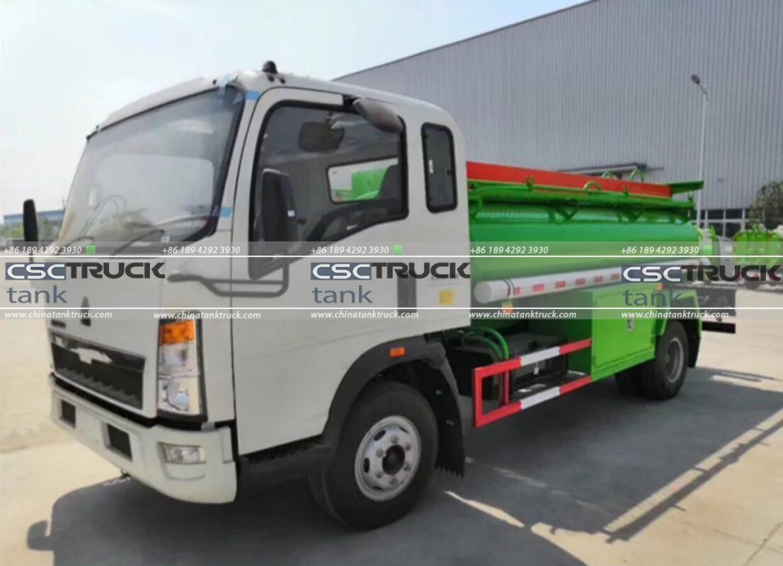 HOWO 3500 Liters Small Fuel Tanker Truck