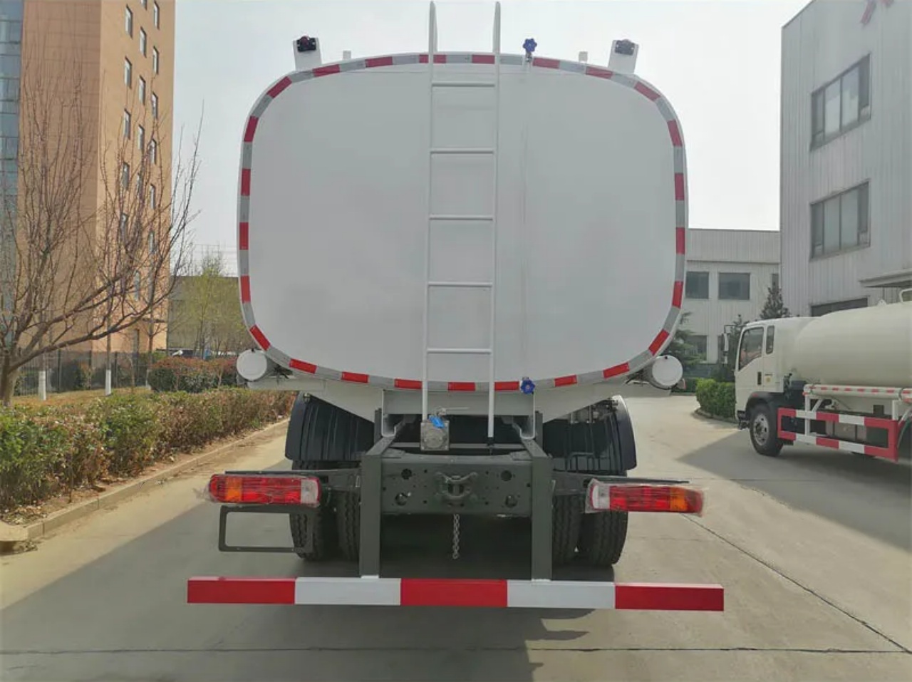 HOWO 35000 Liters Water Tanker Truck (6)