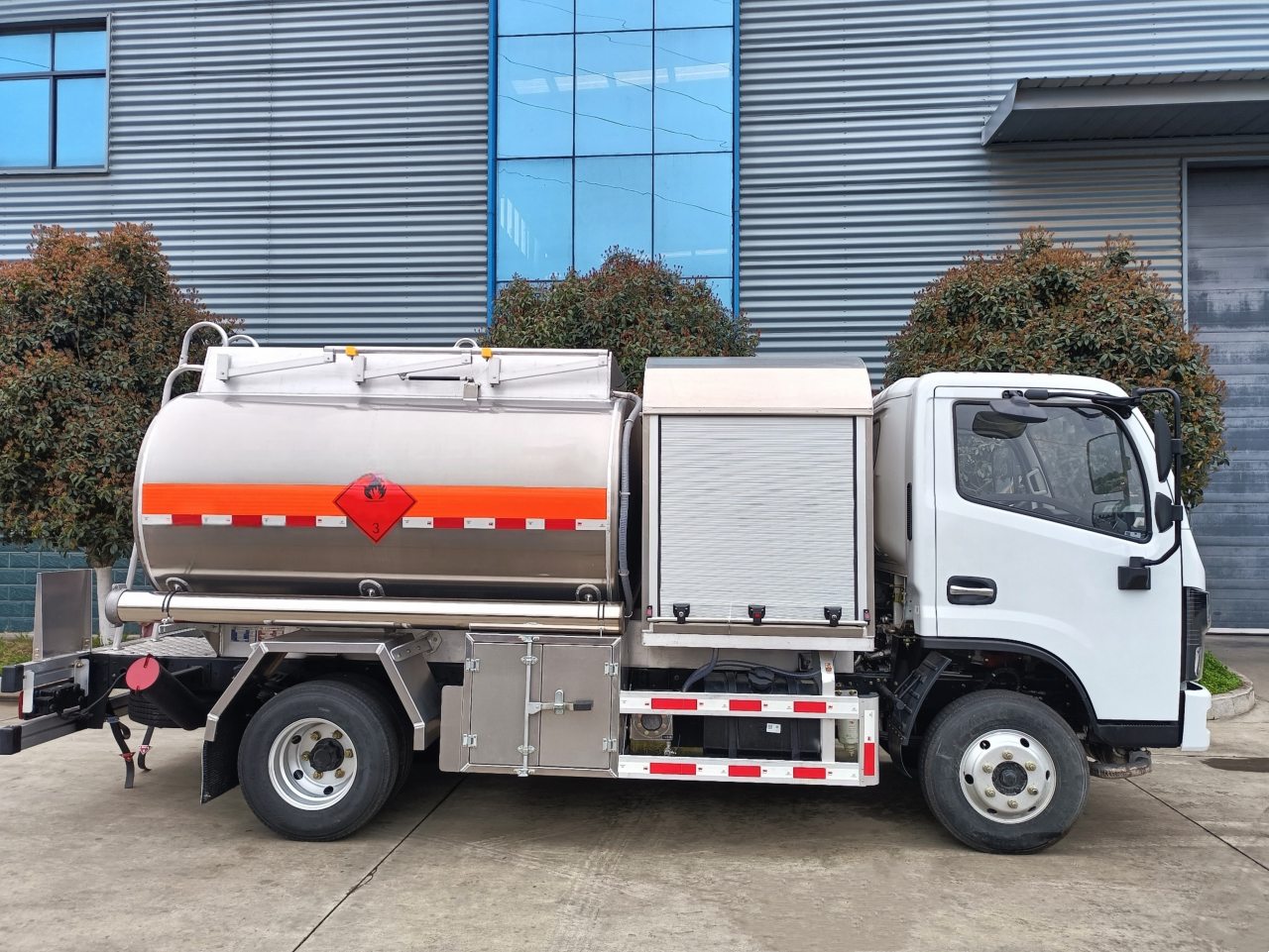 HOWO 5000 Liters Aircraft Refueling Truck (2)