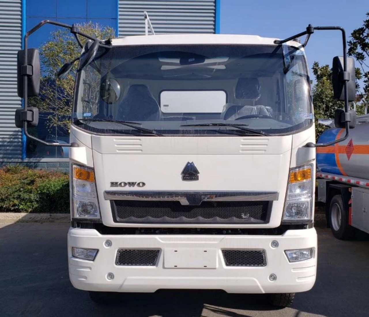 HOWO 5000 Liters Aircraft Refueling Truck (3)