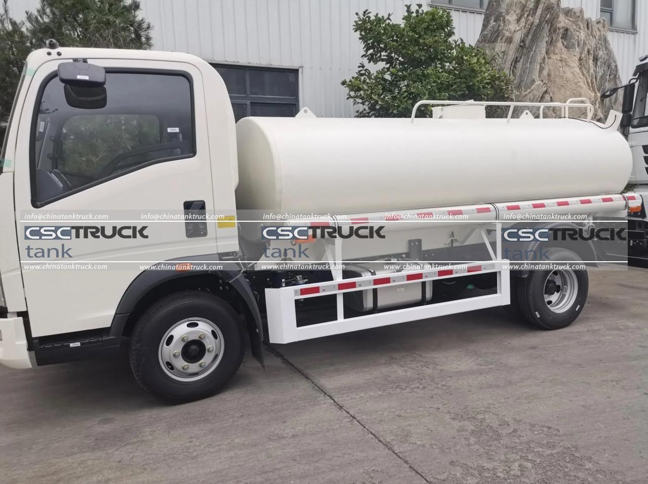 HOWO 5000 Liters Mobile Fuel Truck (2) HOWO 5000 Liters Mobile Fuel Truck (2)
