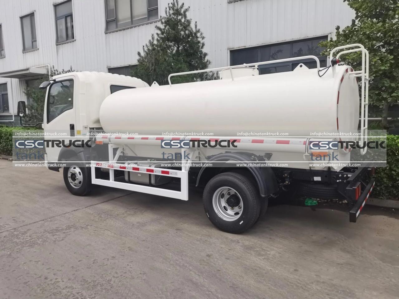 HOWO 5000 Liters Mobile Fuel Truck (4) HOWO 5000 Liters Mobile Fuel Truck (4)