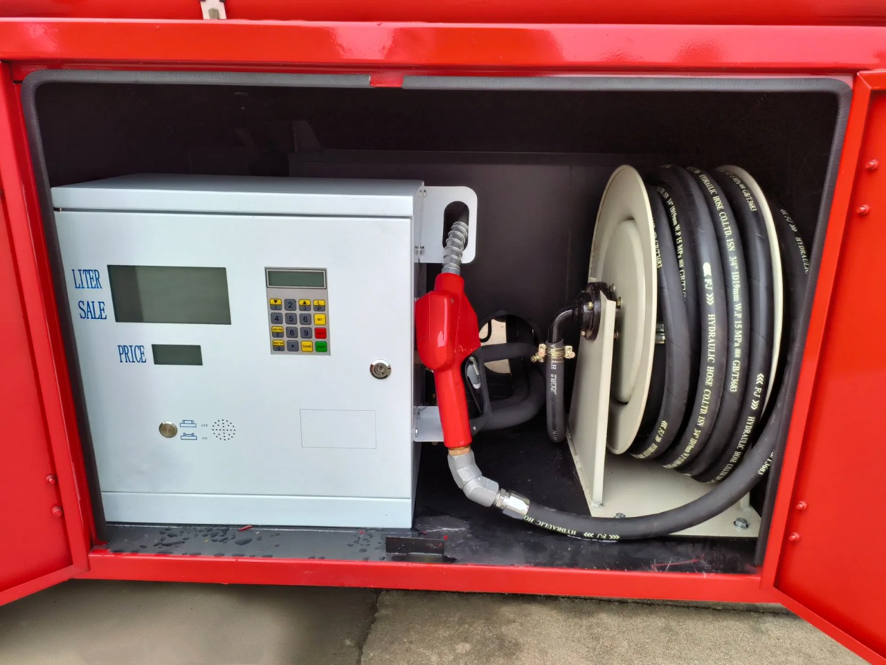 HOWO 5000 Liters Small Fuel Bowser (5)