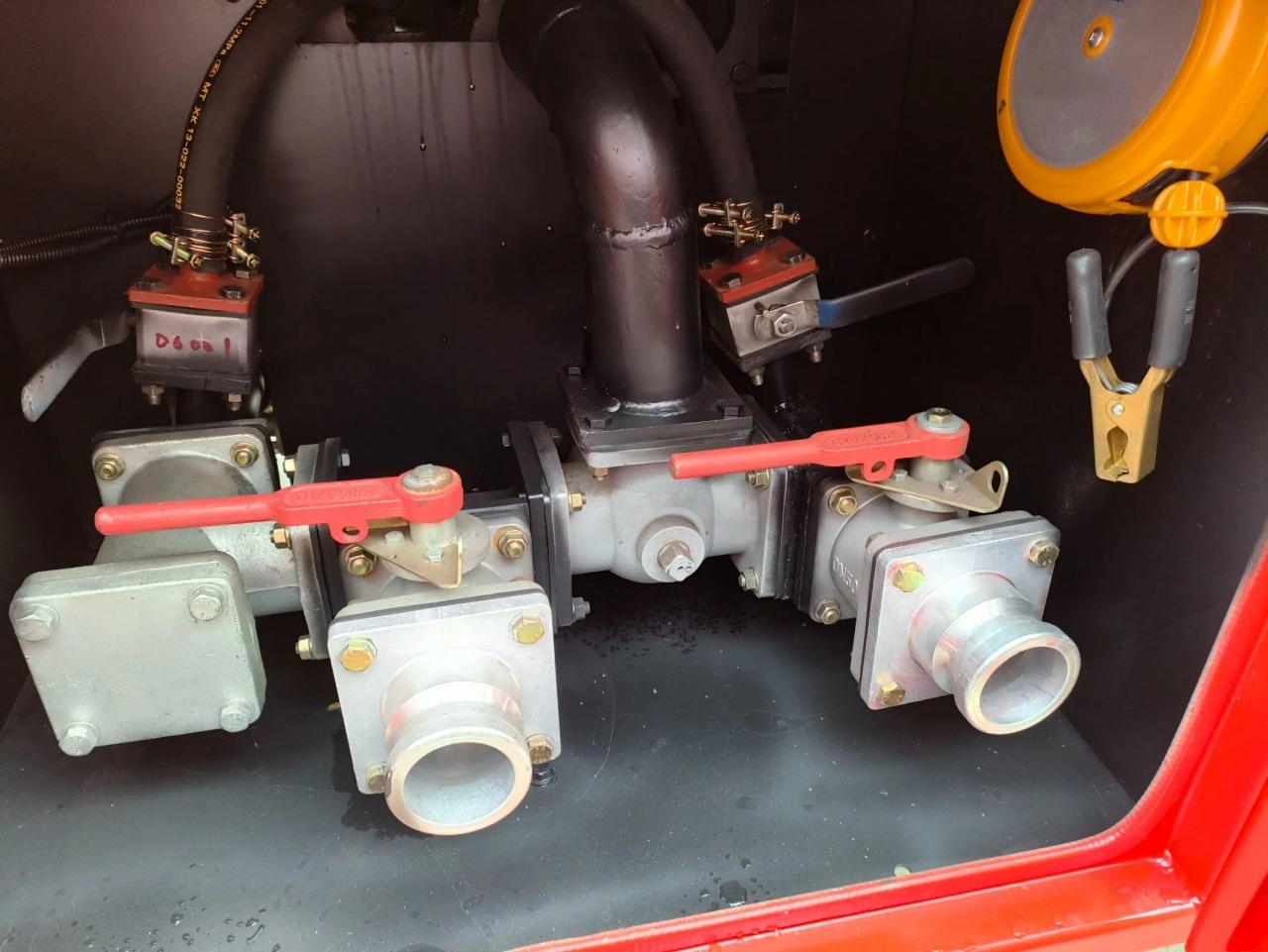 HOWO 5000 Liters Small Fuel Bowser (6)