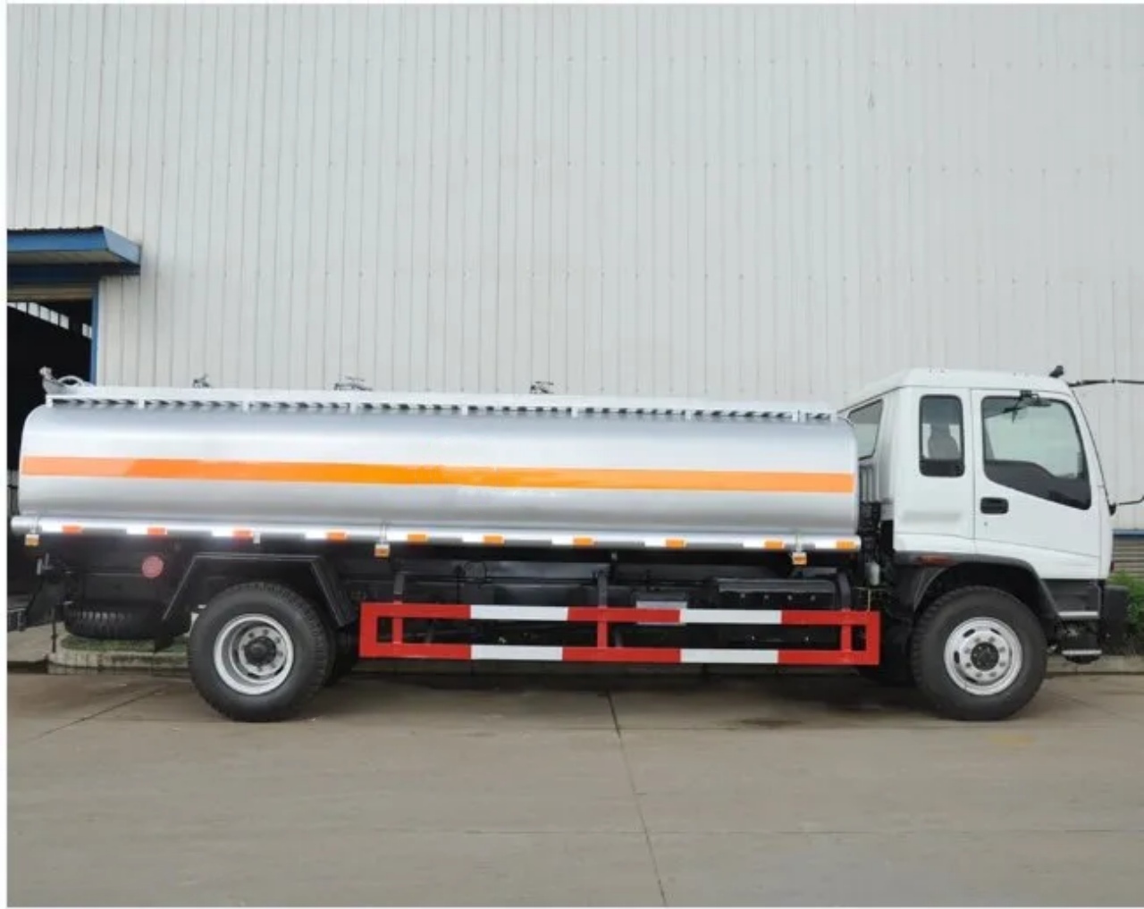 ISUZU FVR 15000 Liters Oil Refueling Tanker Truck (2)