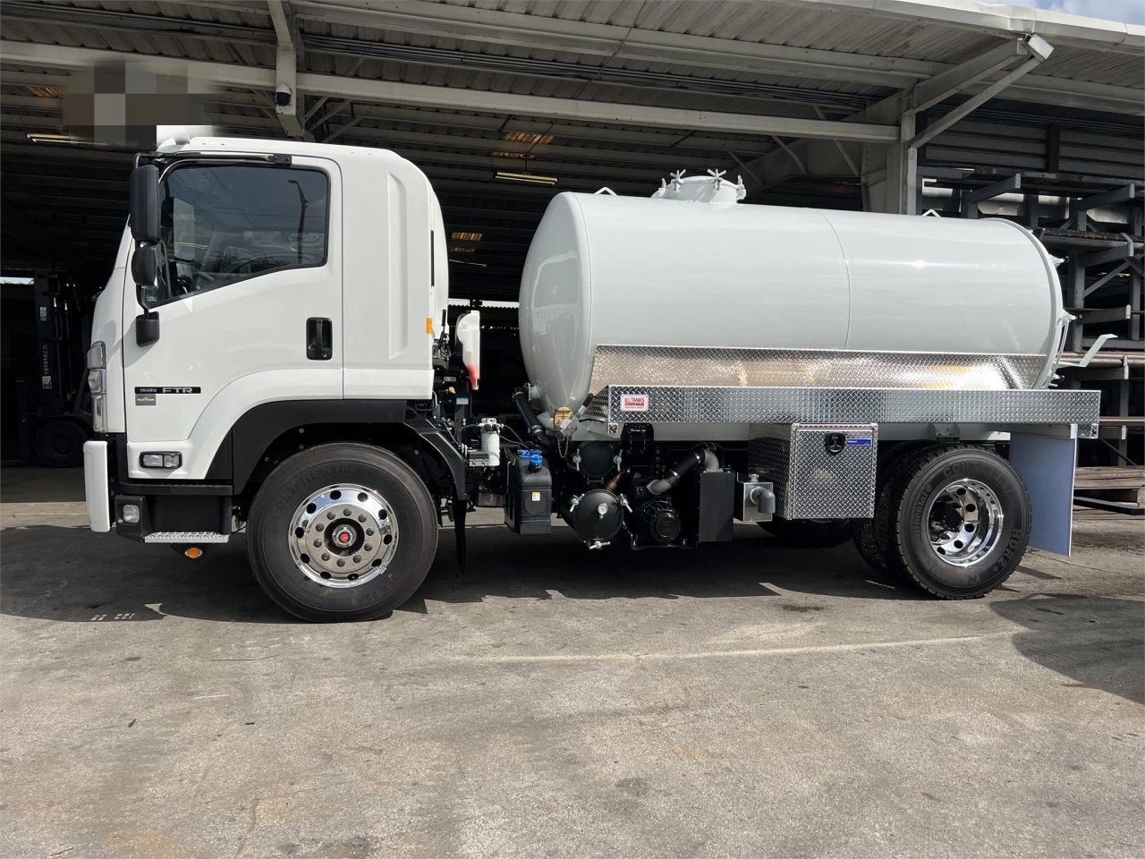 ISUZU Water Tank Truck