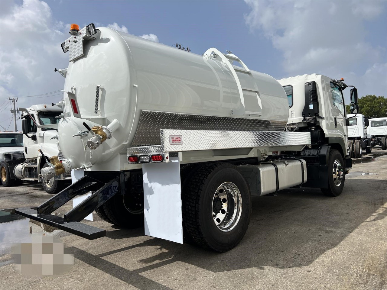 ISUZU Water Tank Truck (3)