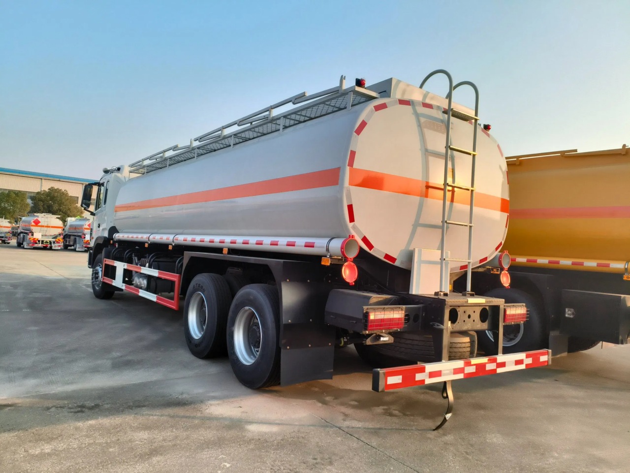 JAC 20000 Liters Diesel Fuel Bowser (3)