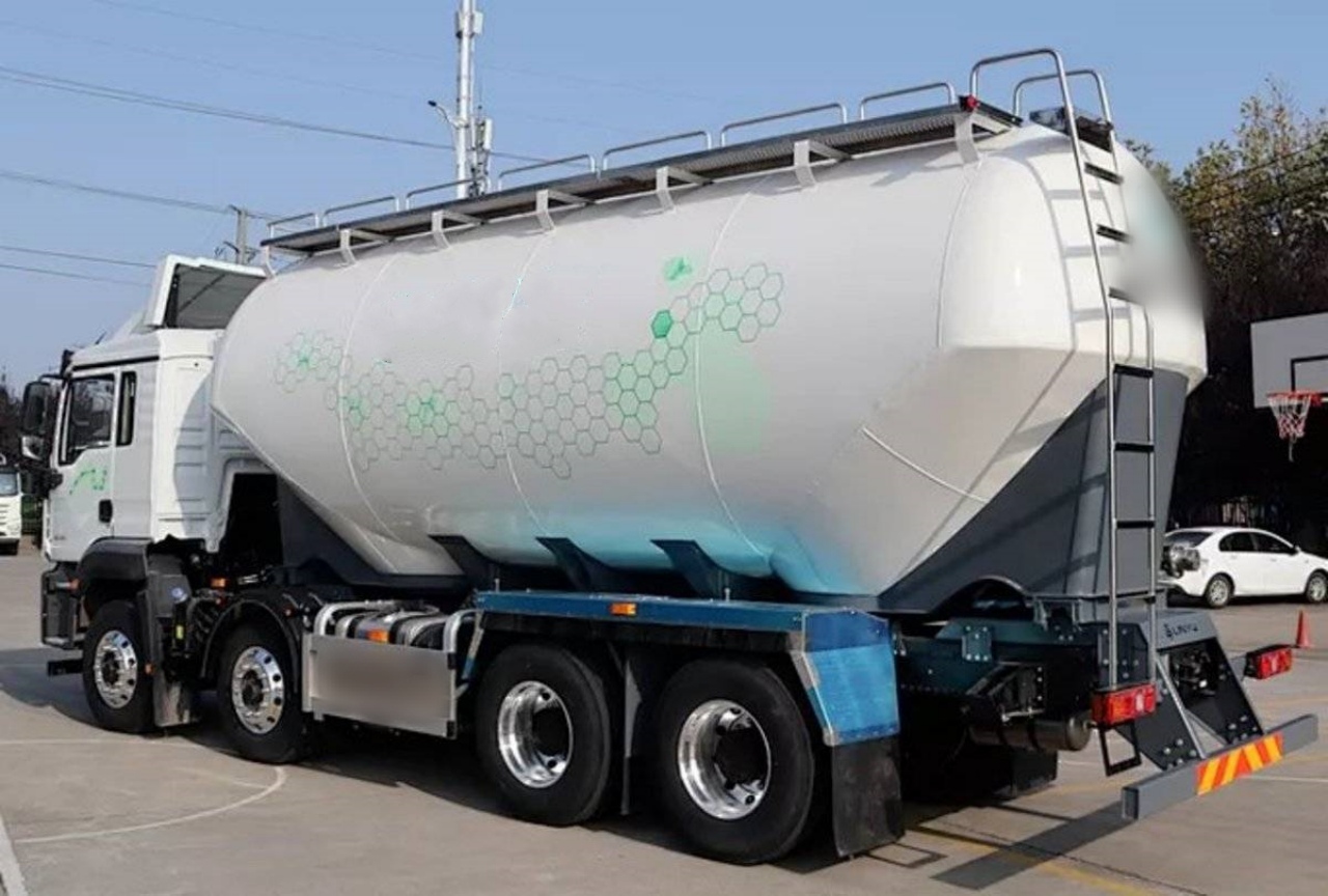 Low-density Pneumatic Tank Truck — One Tank, Multiple Capabilities! (6)