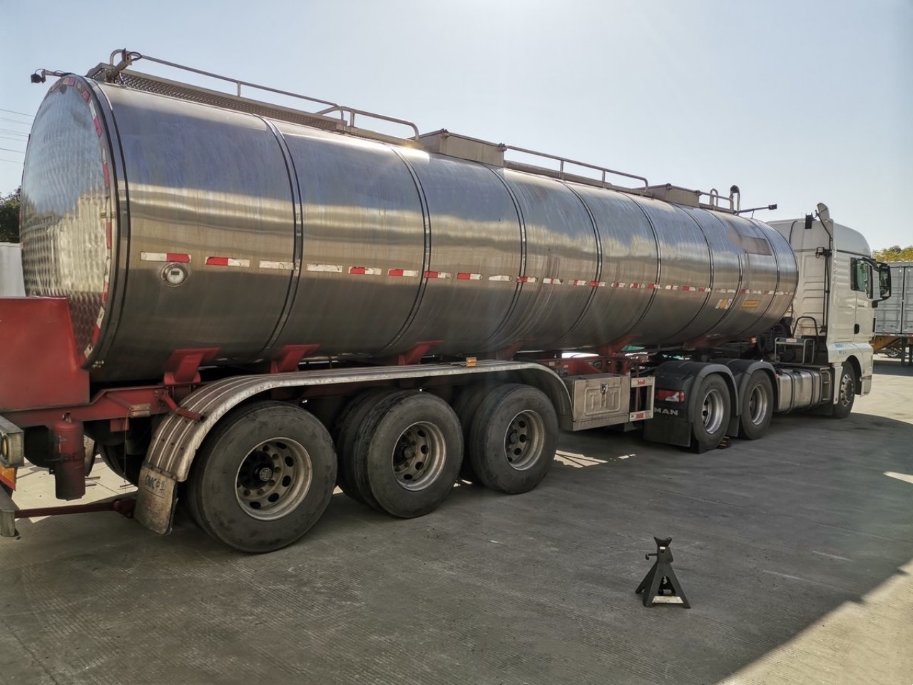 MAN TGX Fresh Milk Truck – A High-Performance, High-Efficiency Choice! (4)