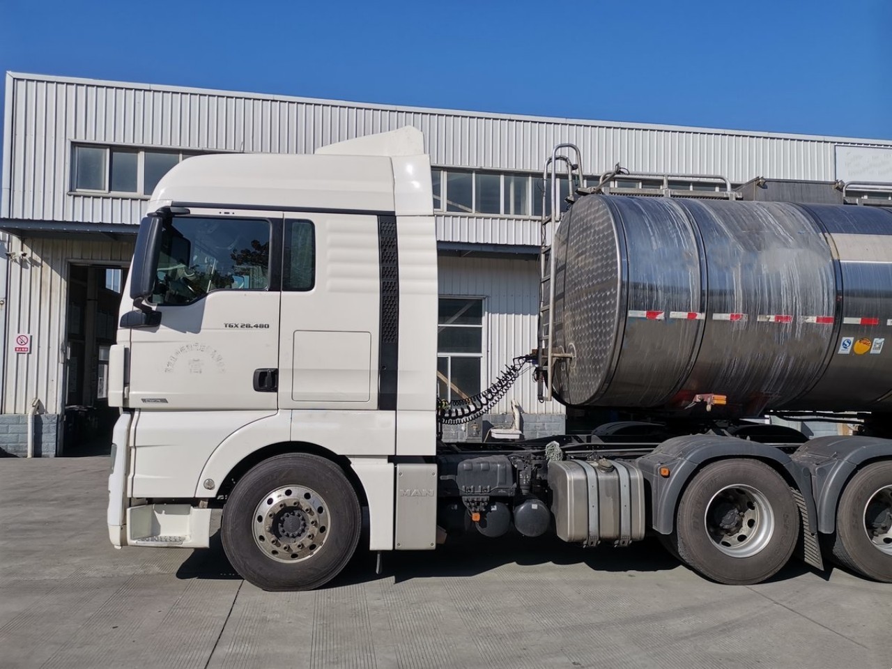 MAN TGX Fresh Milk Truck – A High-Performance, High-Efficiency Choice! (9)